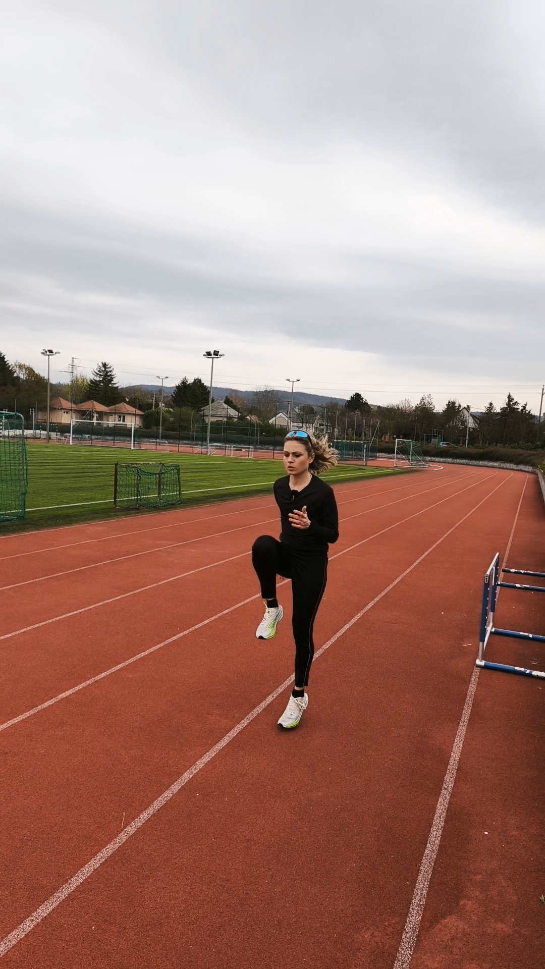 Julianna futás közben Kiprun cipőben